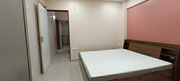Room in 3 BHK Apartment at Group Seven Rushi Heights, Goregaon East – for Sale