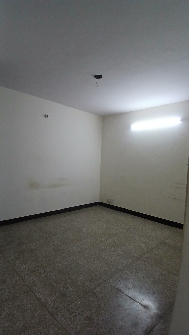 Room, zakir nagar 3 Bedroom 810 Sq.Ft. Apartment In Zakir Nagar Delhi 8209957