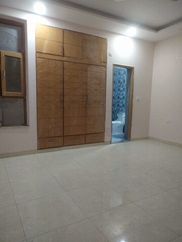 Room in 3 BHK Builder Floor at RWA Apartments Sector 41, Sector 41 – for Rent