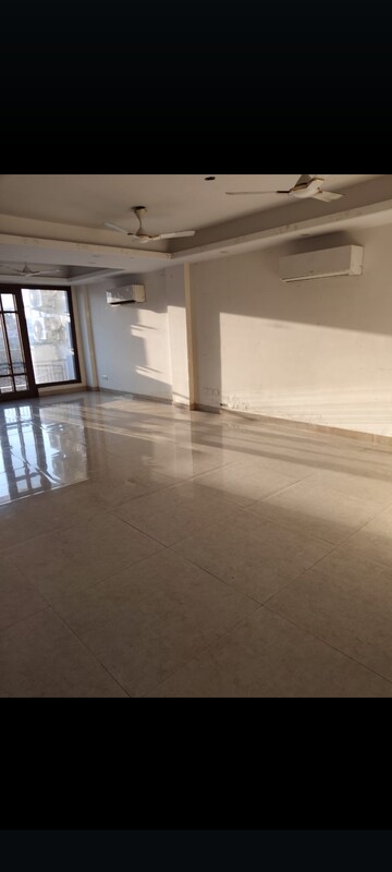 Room in 3 BHK Builder Floor at Greater Kailash Part 3 – for Rent