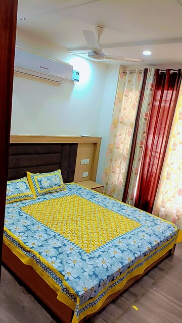 Bedroom in 3 BHK Builder Floor at Sector 41 – for Rent