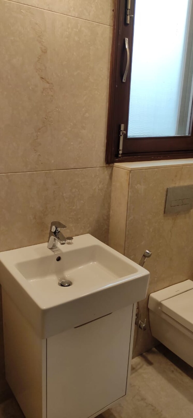 Bathroom, new friends colony 3 Bedroom 2200 Sq.Ft. Builder Floor In New Friends Colony Delhi 8210007
