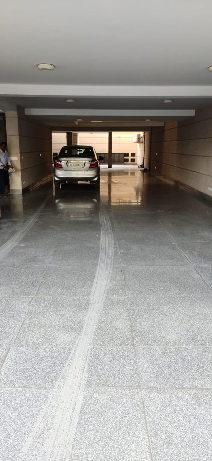  Parking, new friends colony 3 Bedroom 2200 Sq.Ft. Builder Floor In New Friends Colony Delhi 8210007