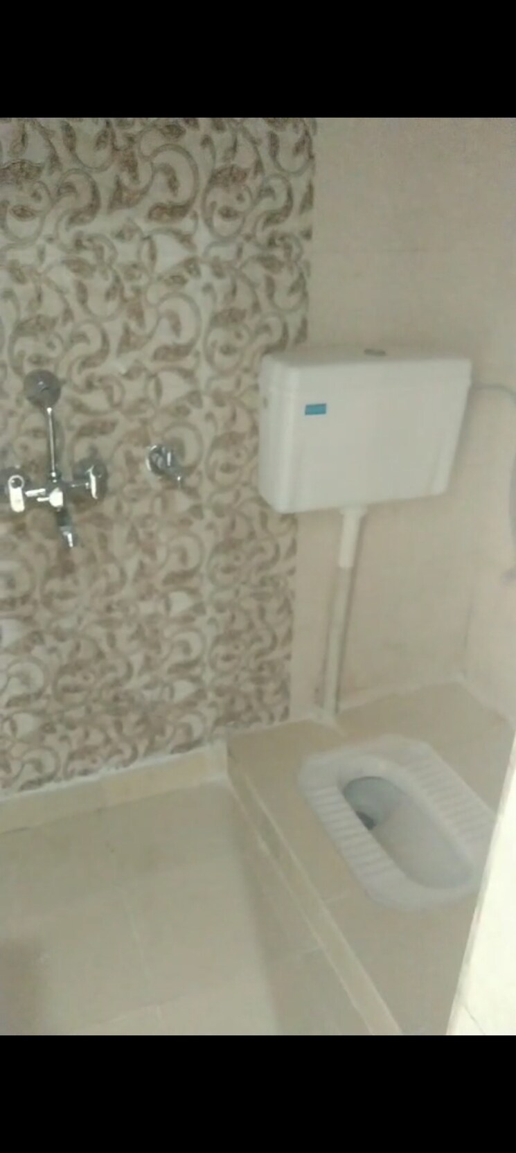 Bathroom, new ashok nagar 3 Bedroom 800 Sq.Ft. Builder Floor In New Ashok Nagar Delhi 8210004