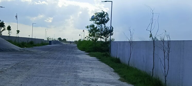 Exterior View, sector 30 yamuna expressway  675 Sq.Yd. Plot In Sector 30 Yamuna Expressway Greater Noida 8210062