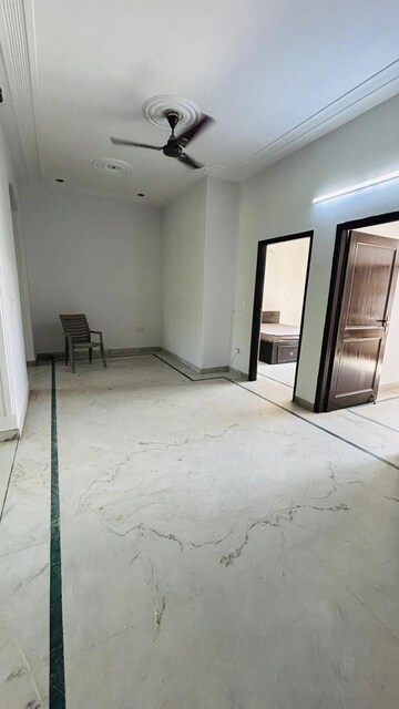 Room in 2 BHK Builder Floor at Sector 40 – for Rent