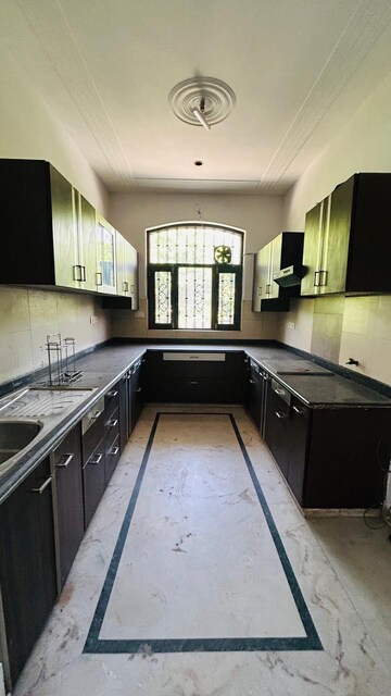 Kitchen in 2 BHK Builder Floor at Sector 40 – for Rent