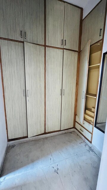 Room in 2 BHK Builder Floor at Sector 40 – for Rent