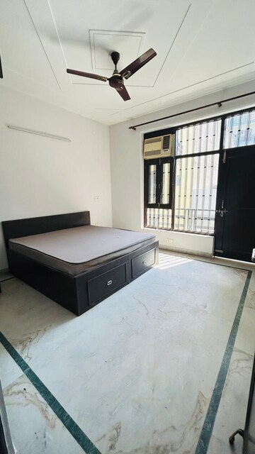 Room in 2 BHK Builder Floor at Sector 40 – for Rent