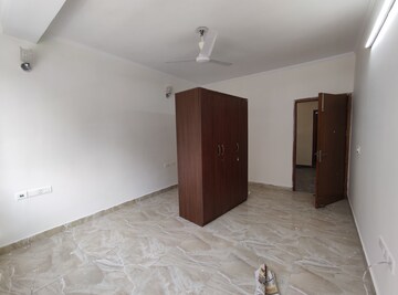 Room in 4 BHK Apartment at Vasant Kunj – for Rent