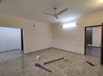 Room in 4 BHK Apartment at Vasant Kunj – for Rent