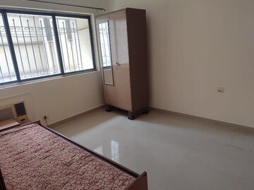 Room in 2 BHK Apartment at Valentine Apartments, Goregaon East – for Rent