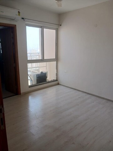 Room in 3 BHK Apartment at M3M Flora 68, Sector 68 – for Rent