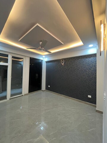 Room in 2 BHK Builder Floor at Sector 73 – for Sale