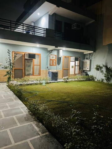 Studio Builder Floor For Rent in Sector 40