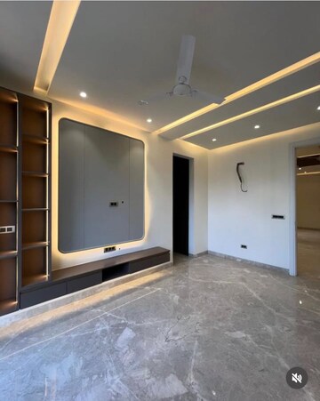 Room in 4 BHK Builder Floor at Paschim Vihar – for Rent