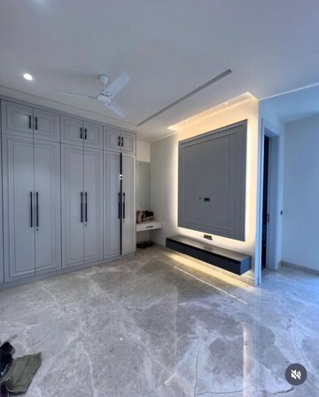 Room in 4 BHK Builder Floor at Paschim Vihar – for Rent