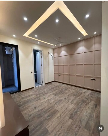 Room in 4 BHK Builder Floor at Paschim Vihar – for Rent