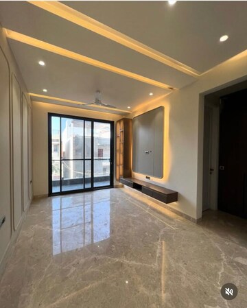 Room in 4 BHK Builder Floor at Paschim Vihar – for Rent