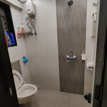 Bathroom in 1 BHK Apartment at Vile Parle East – for Rent