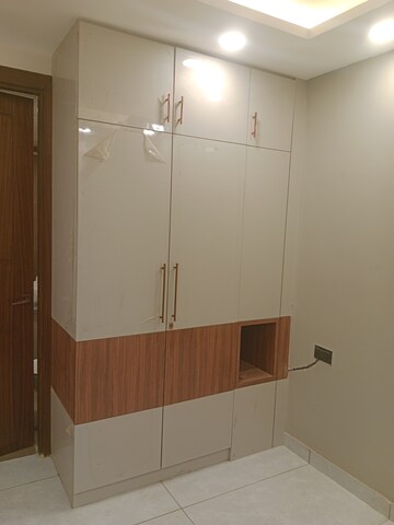 Furnished Amenities in 2 BHK Builder Floor at Sector 73 – for Sale
