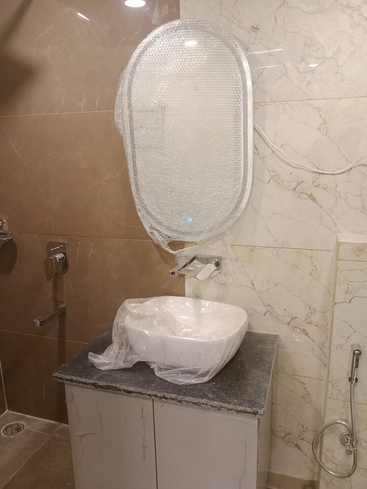 Bathroom, sector 73 2 Bedroom 1100 Sq.Ft. Builder Floor In Sector 73 Noida 8210314