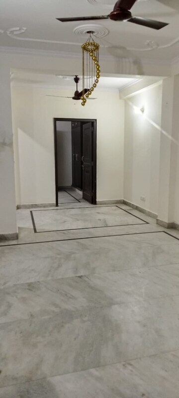 Room in 1 BHK Builder Floor at Saket – for Rent