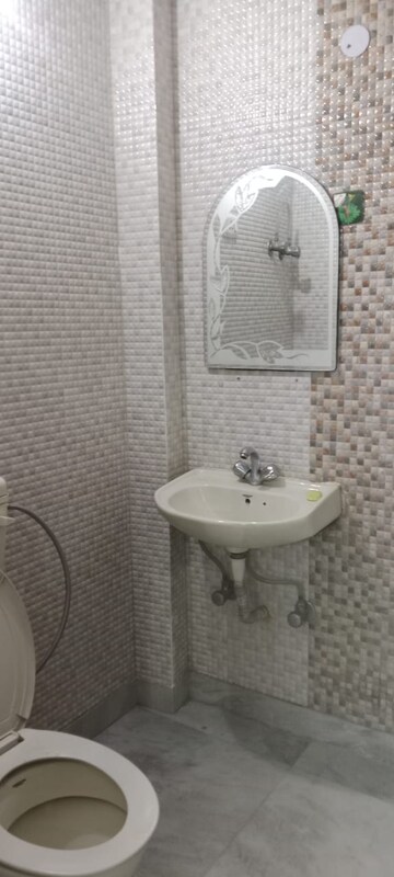Bathroom in 1 BHK Builder Floor at Saket – for Rent