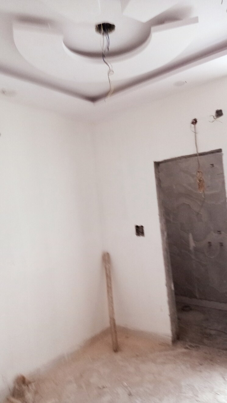 undefined, mukundpur 3 Bedroom 100 Sq.Yd. Builder Floor In Mukundpur Delhi 8210359