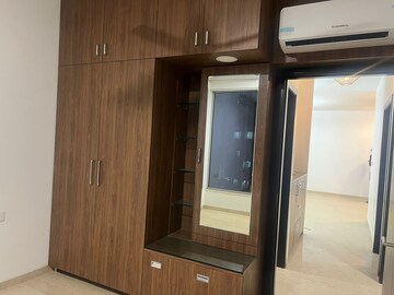 Room in 3 BHK Apartment at Oberoi Sky City, Borivali East – for Rent