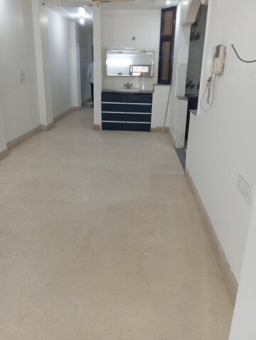 Room in 3 BHK Builder Floor at Krishna Nagar – for Rent