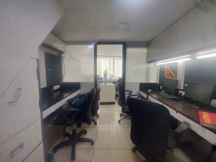 Team Area, malad west Commercial Office Space 120 Sq.Ft. In Malad West Mumbai 8210422