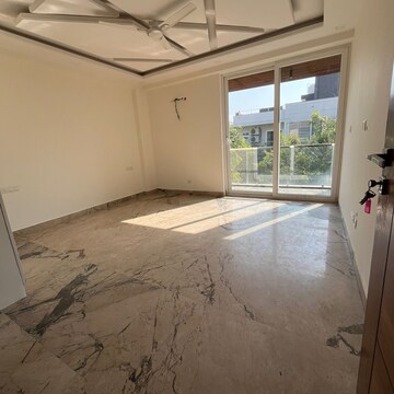 Room in 3 BHK Builder Floor at Ansal Sushant Lok I, Sector 43 – for Rent