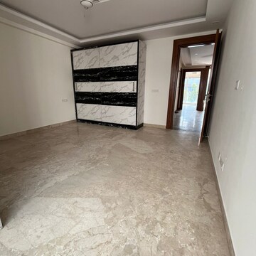 Room in 3 BHK Builder Floor at Ansal Sushant Lok I, Sector 43 – for Rent