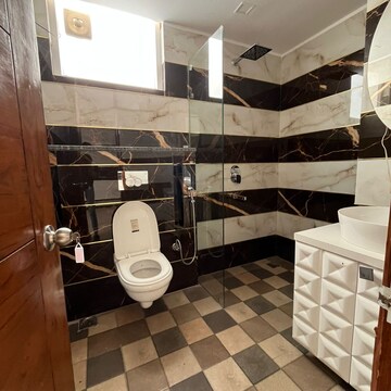 Team Area in 3 BHK Builder Floor at Ansal Sushant Lok I, Sector 43 – for Rent