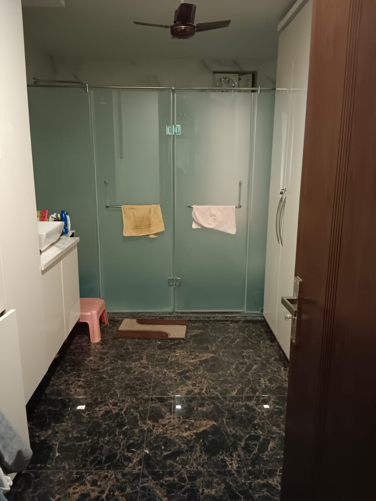 Bathroom, sector 31 3 Bedroom 350 Sq.Yd. Builder Floor In Sector 31 Faridabad 8210441