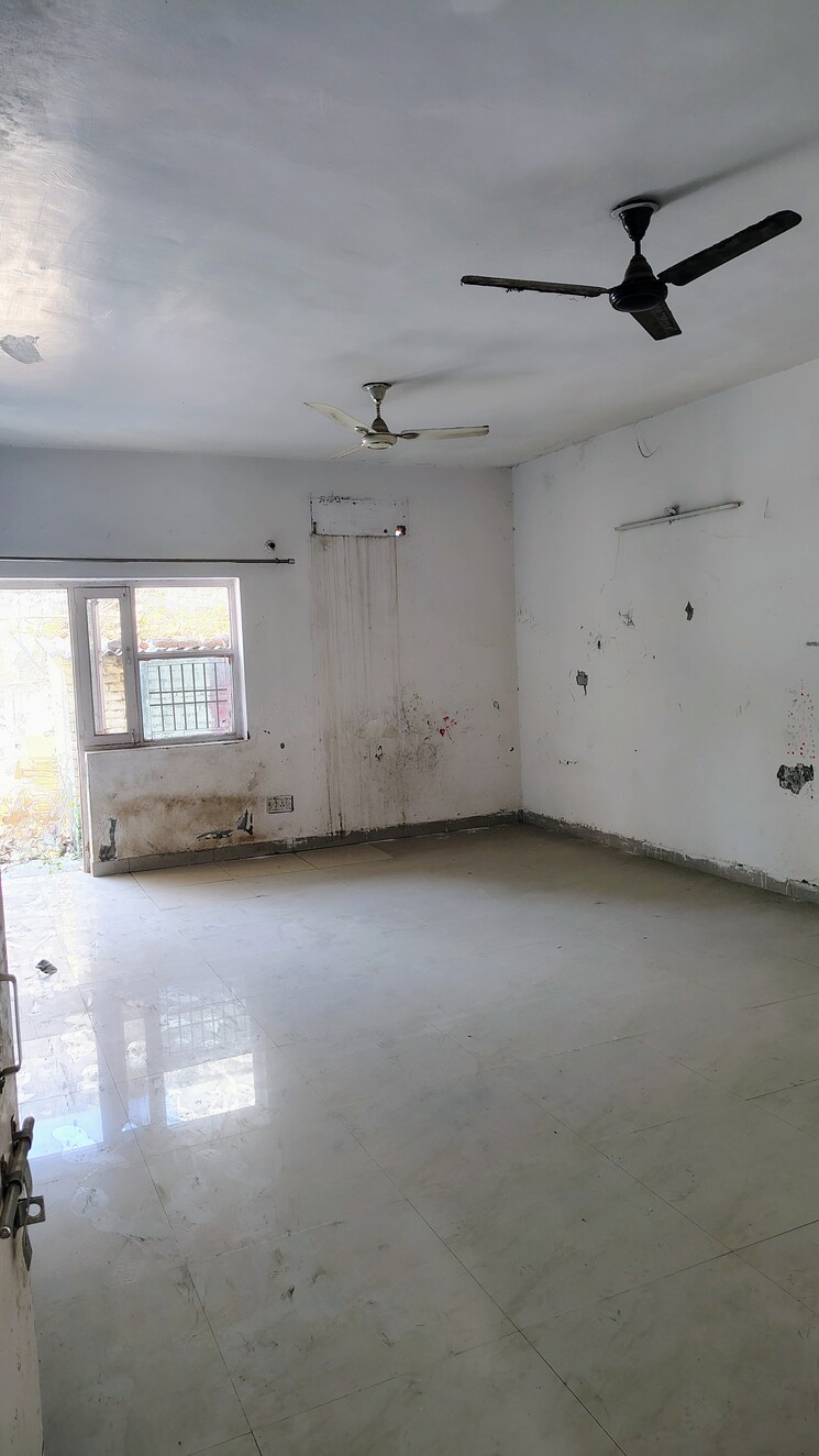 Room, rwa-apartments-sector-52 2.5 Bedroom 4500 Sq.Ft. Villa In Sector 52 Noida 8210472