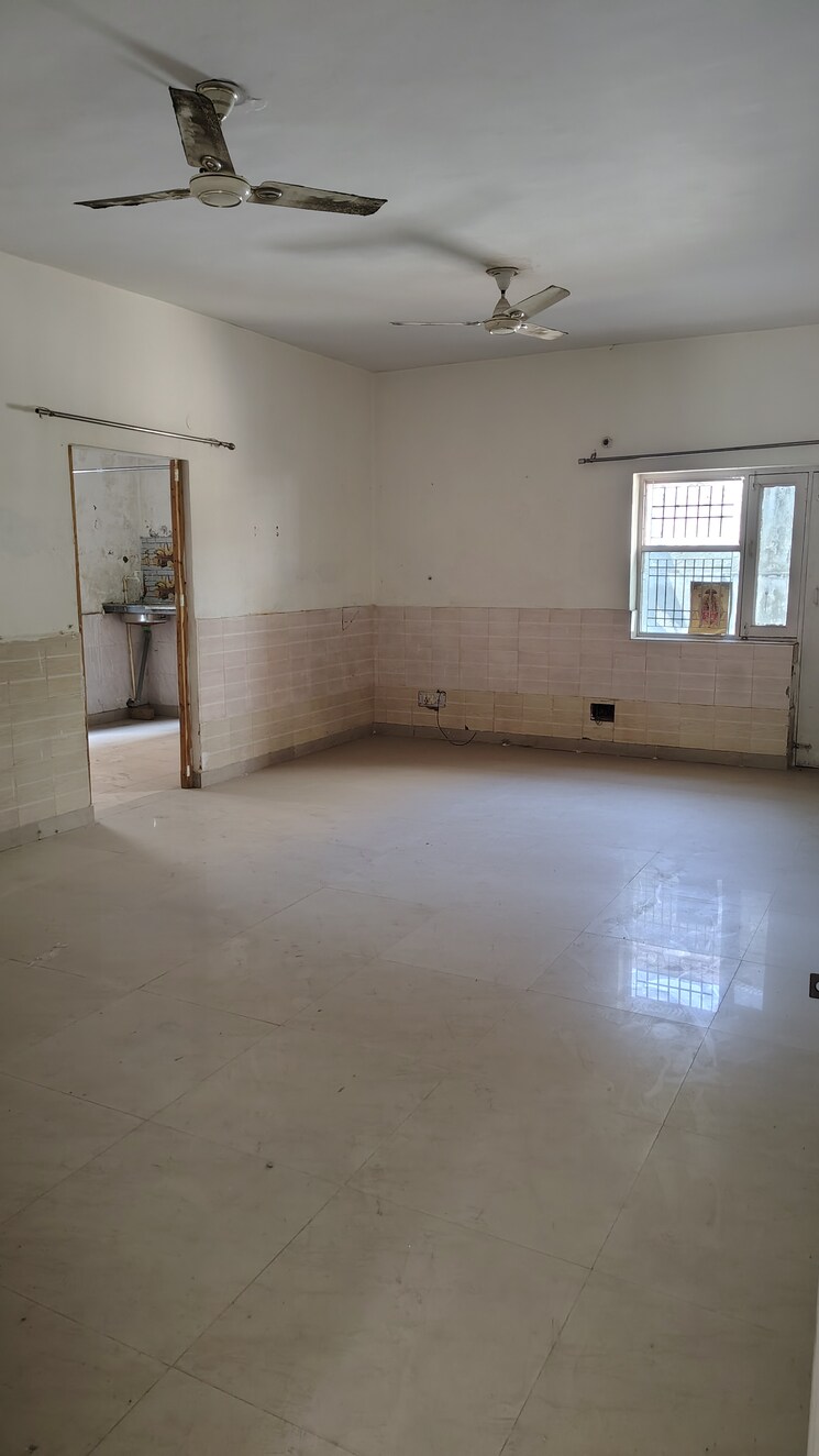 Bathroom, rwa-apartments-sector-52 2.5 Bedroom 4500 Sq.Ft. Villa In Sector 52 Noida 8210472