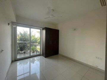 Room in 3 BHK Apartment at BPTP Amstoria, Sector 102 – for Rent