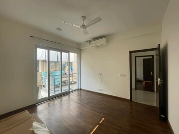 Room in 3 BHK Apartment at BPTP Amstoria, Sector 102 – for Rent