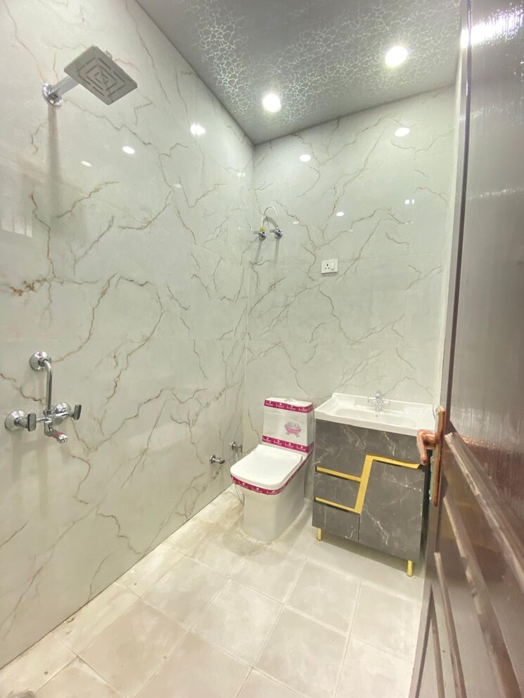 Bathroom, avantika extension 3 Bedroom 1400 Sq.Ft. Builder Floor In Avantika Extension Ghaziabad 8210480