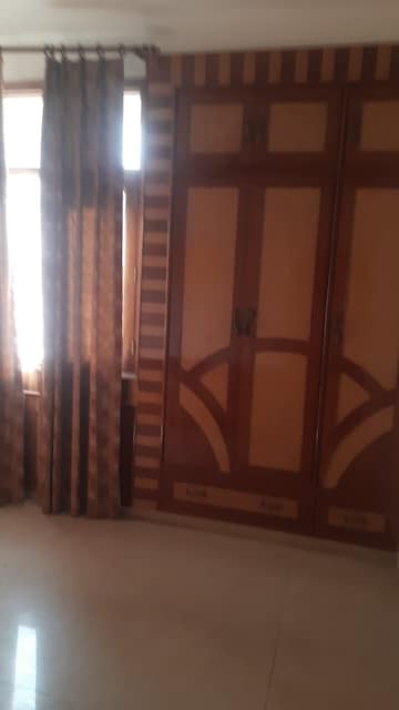 Room in 3 BHK Apartment at Sector 6, Dwarka – for Rent