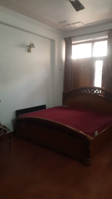 Room in 3 BHK Apartment at Sector 6, Dwarka – for Rent