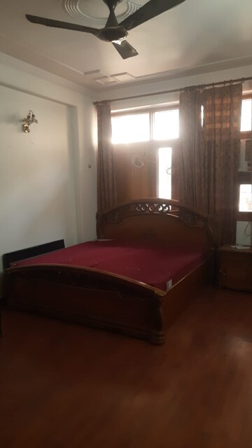 Room in 3 BHK Apartment at Sector 6, Dwarka – for Rent