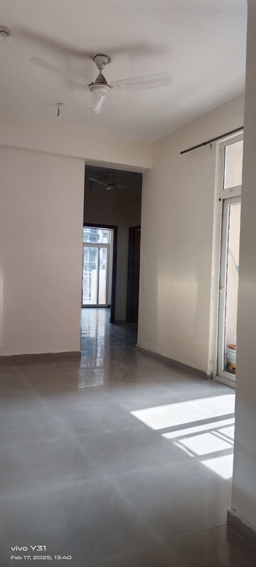 Room in 2 BHK Apartment at Mahagun Mywoods, Sector 16c Greater Noida – for Rent