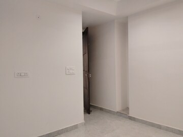 Room in 3 BHK Apartment at Dera Mandi – for Rent
