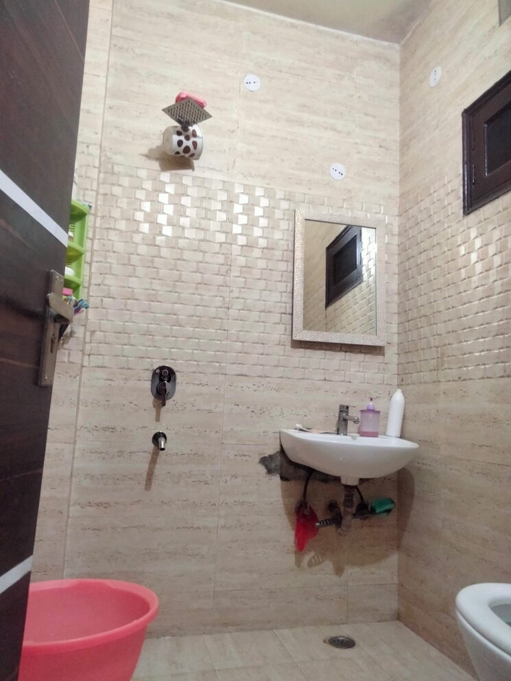 Bathroom, divya-kunj 3 Bedroom 1400 Sq.Ft. Builder Floor In Niti Khand Ghaziabad 8210594