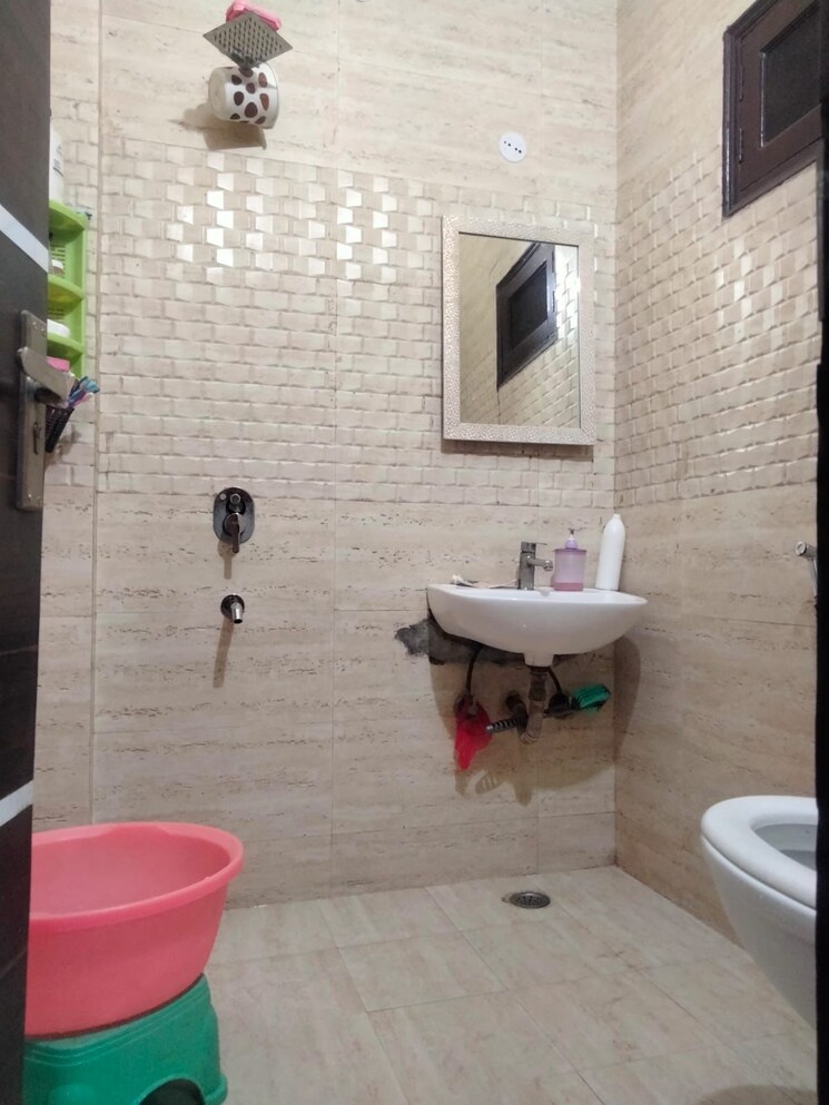 Bathroom, divya-kunj 3 Bedroom 1400 Sq.Ft. Builder Floor In Niti Khand Ghaziabad 8210594