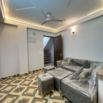 Team Area in 1 BHK Builder Floor at Freedom Fighters Enclave – for Rent