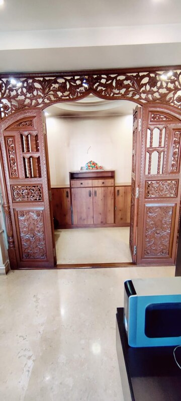 Furnished Amenities in 3 BHK Apartment at Sundar Nagar CHS, Malad West – for Rent